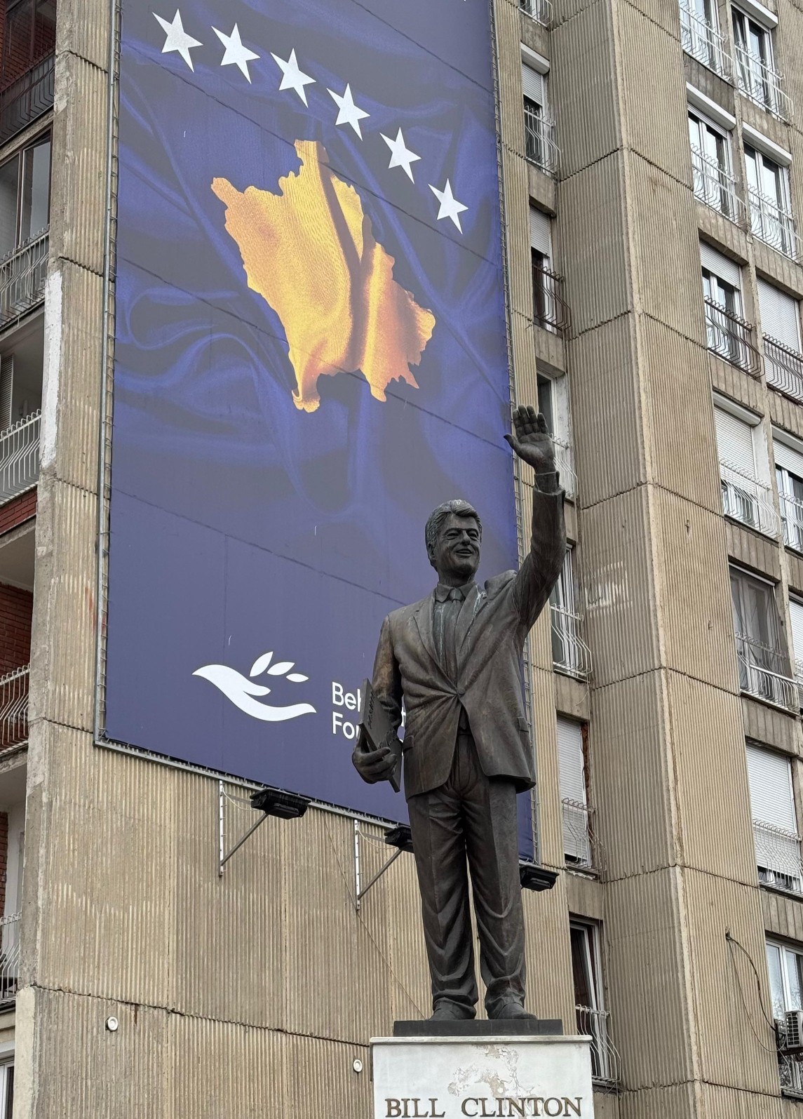 Immagine Newborn Monument