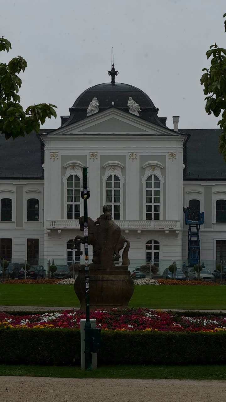 Immagine Parlamento Bratislava